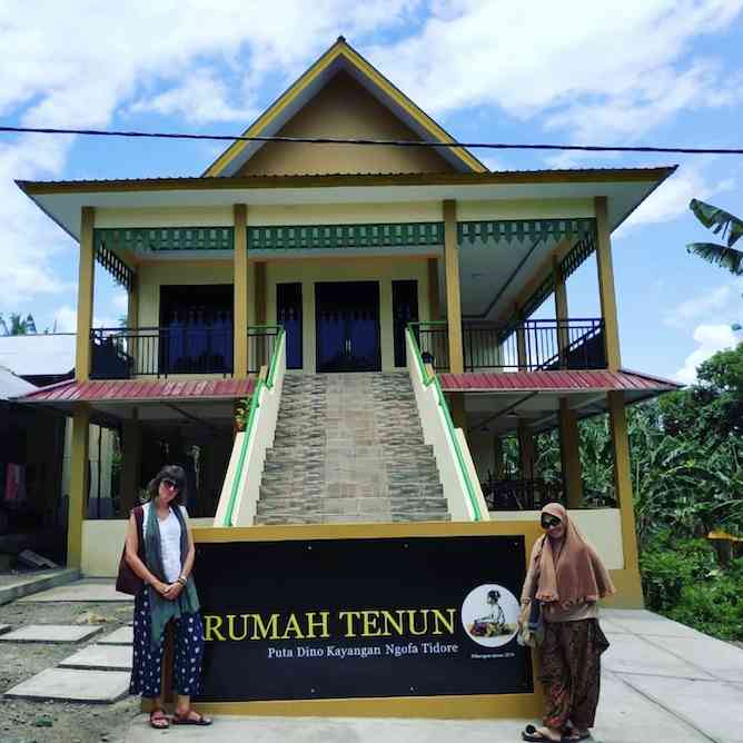 Puta Dino Kayangan, Membidani Lahirnya Kembali Tenun Tidore yang Sempat Punah