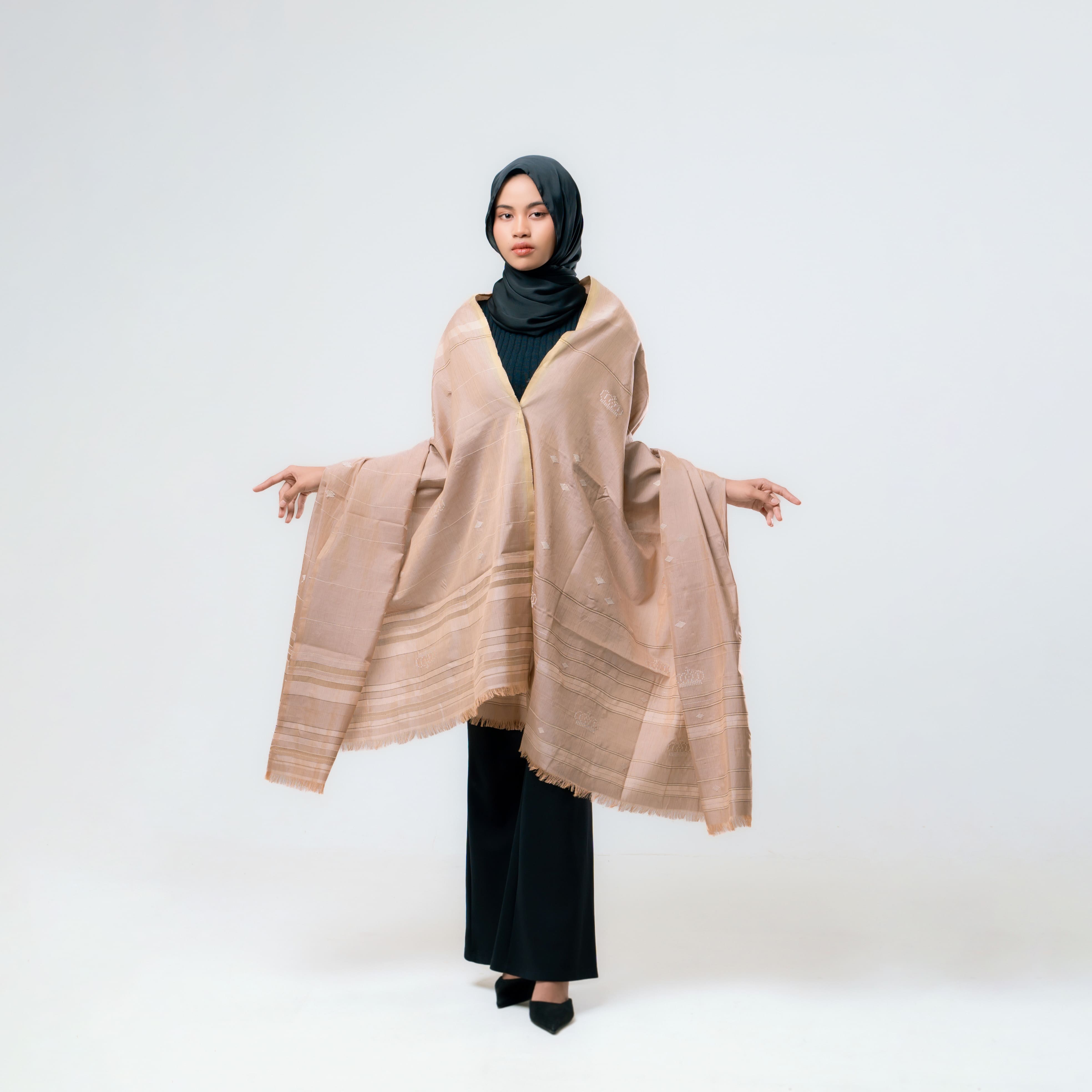 Kain Tenun Sungkit Sutra (Mahkota, Laha – Laha)