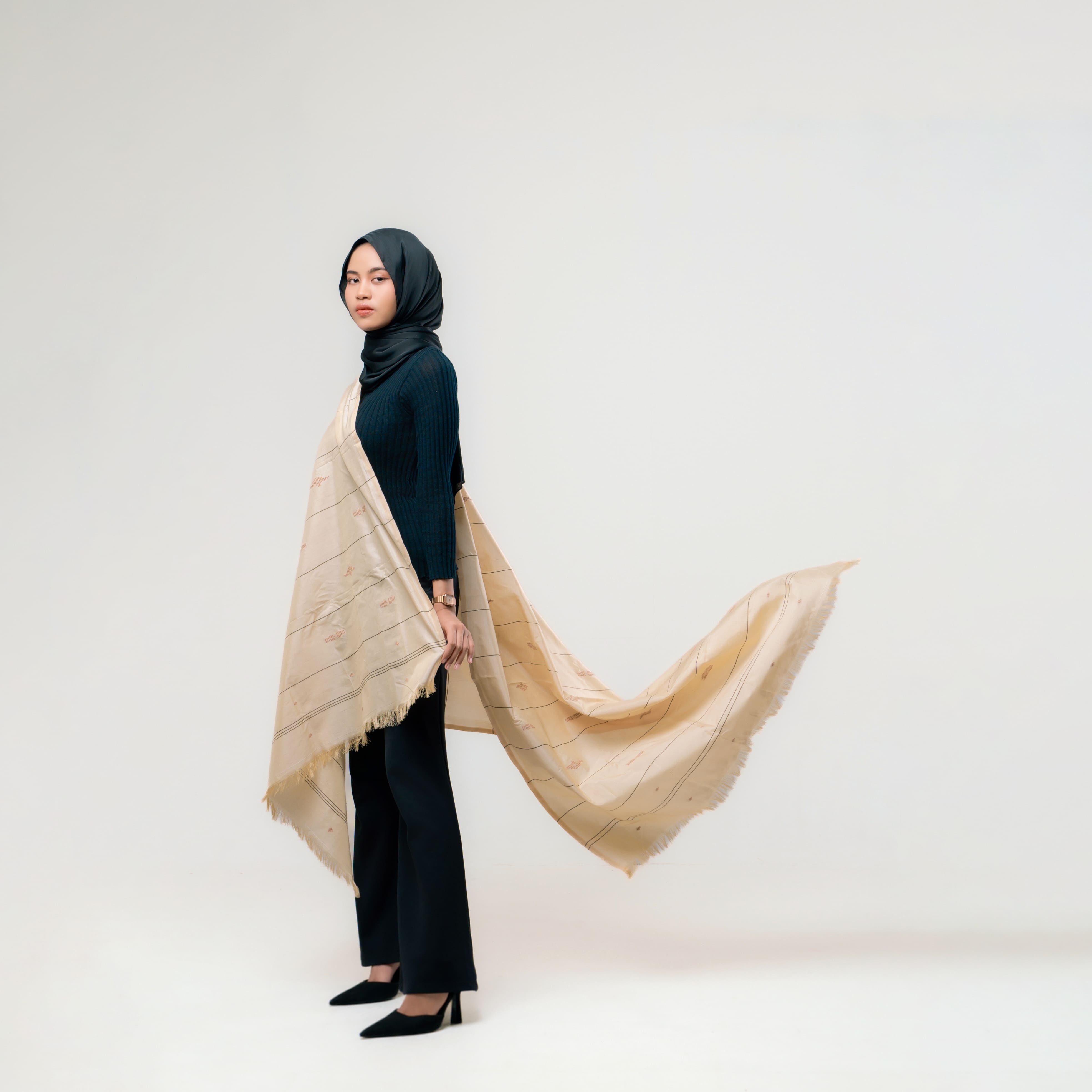 Kain Tenun Sungkit Sutra (Bunga – Bunga, Gomode Mabunga)